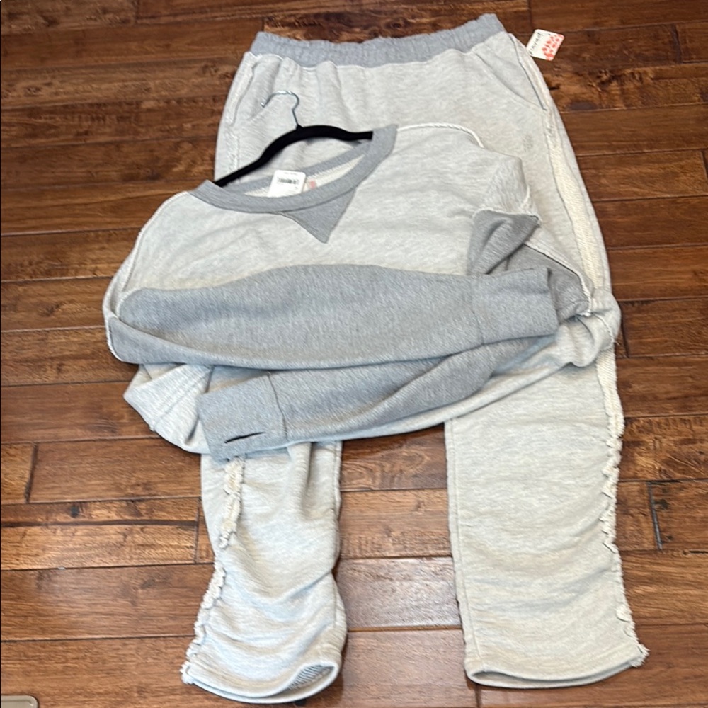 FP Movement  Gray Sweatpants Relaxed Fit Elastic Waistband.